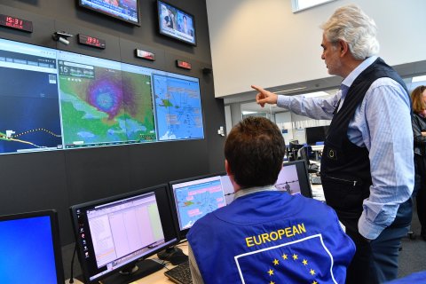 Commissioner for Humanitarian Aid and Crisis Management Christos Stylianides visiting the European Emergency Response Coordination Centre in Brussels. ©EU/ECHO (CC BY-NC-ND 2.0)